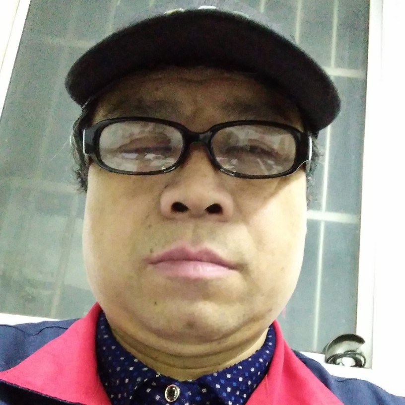 耍酷板凳的照片