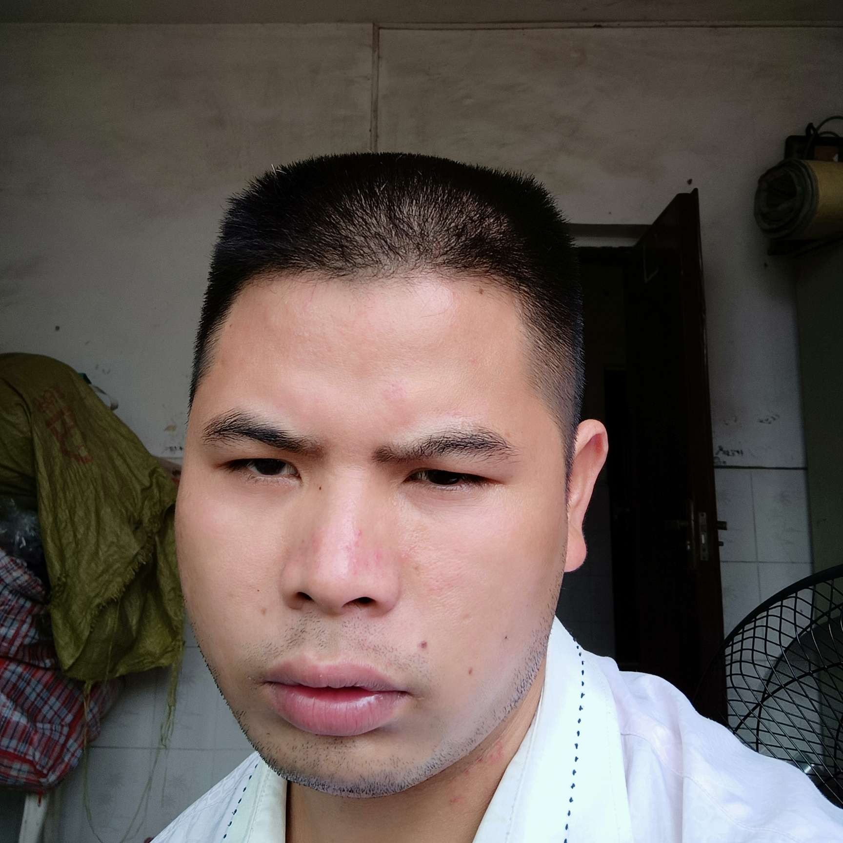 森槿方腼腆的照片
