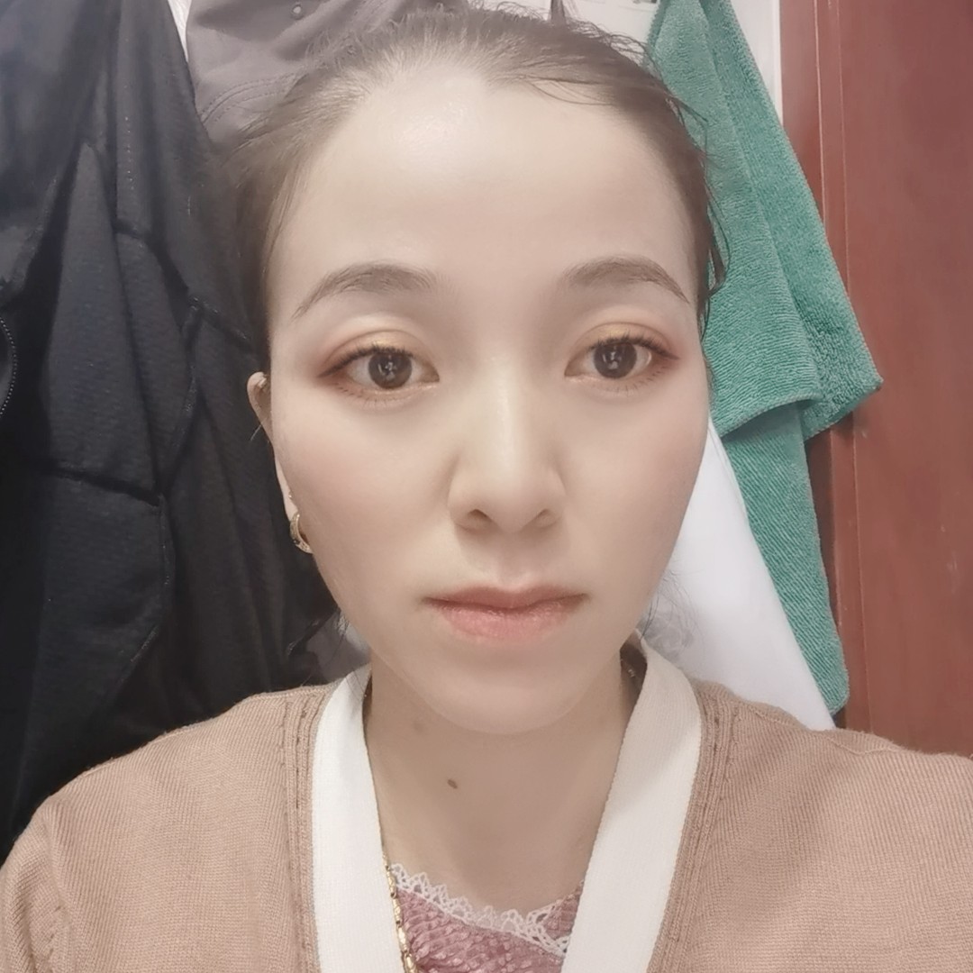 伶俐愿路灯的照片