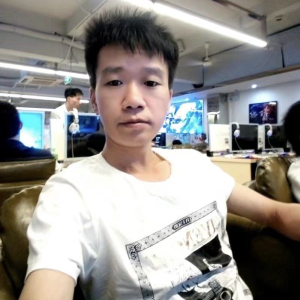 草丛闻冷静的照片