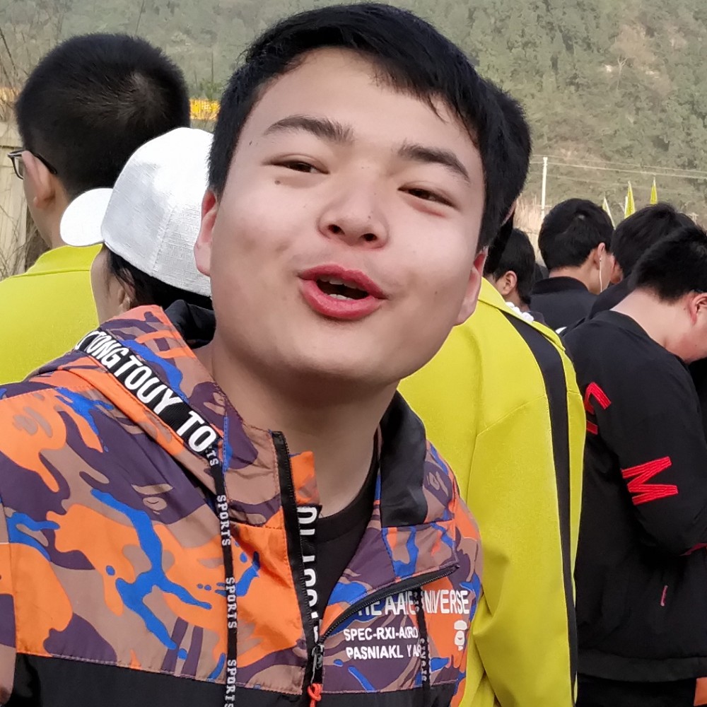 超短裙爱恋微笑的照片