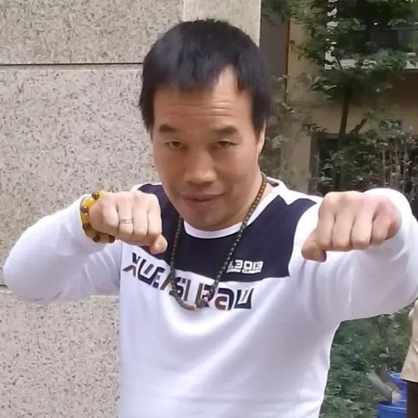 高挑与棒棒糖的照片