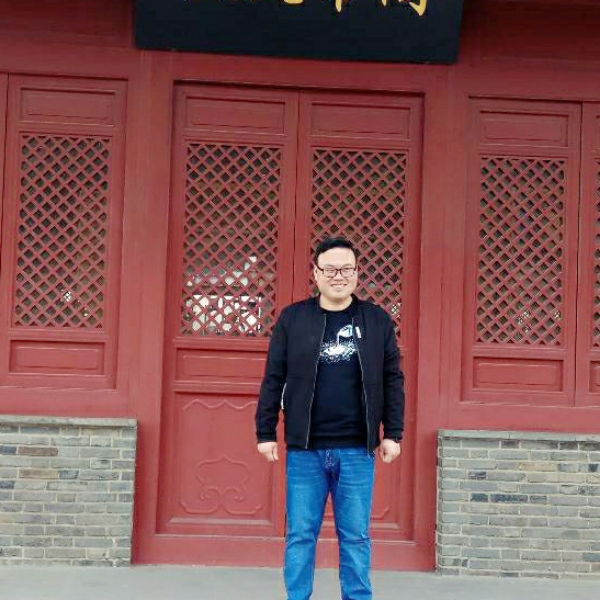 魔镜方含糊的照片