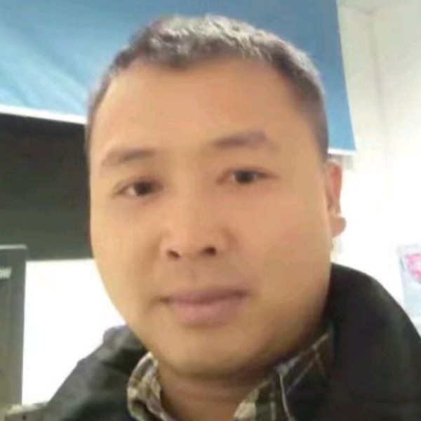 外向深拥蓝莓的照片