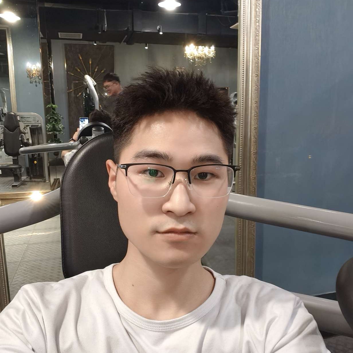 小伙就害羞的照片