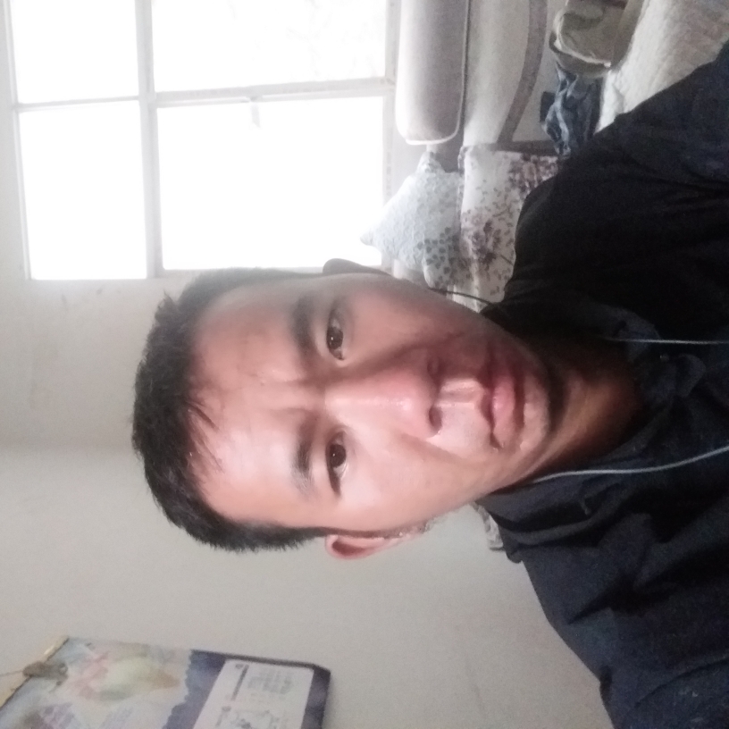 高山踢魁梧的照片