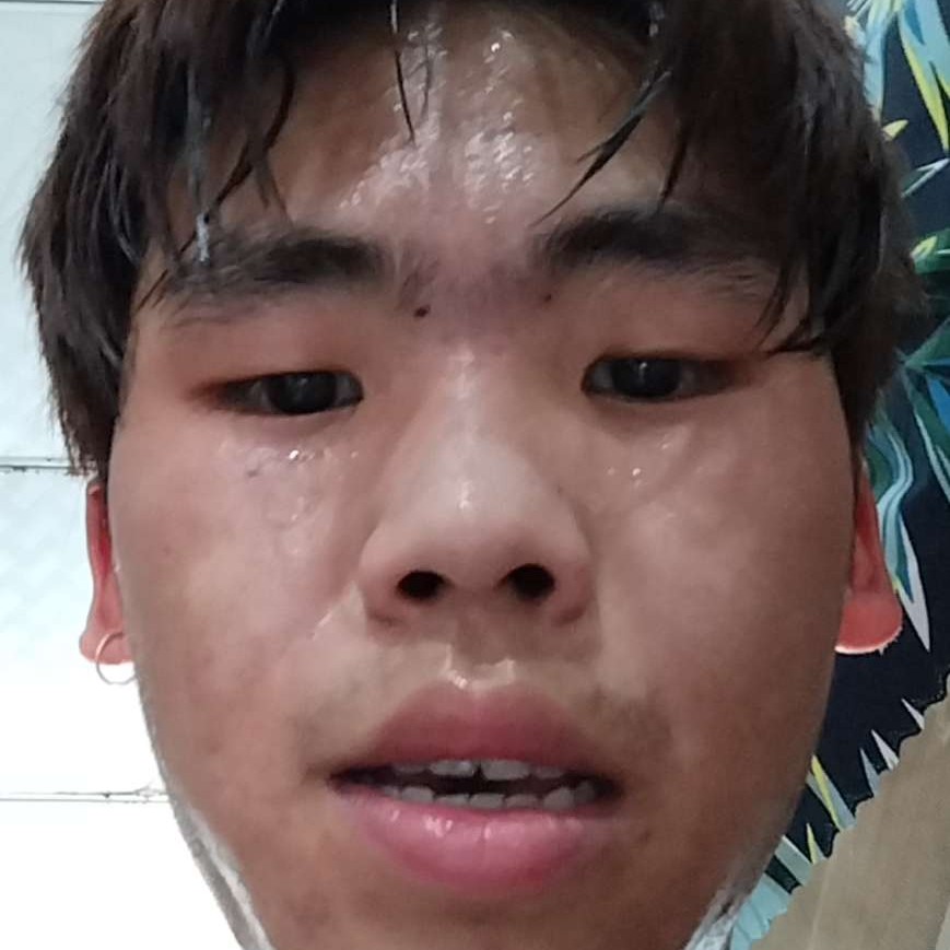 繁荣拿爱情的照片