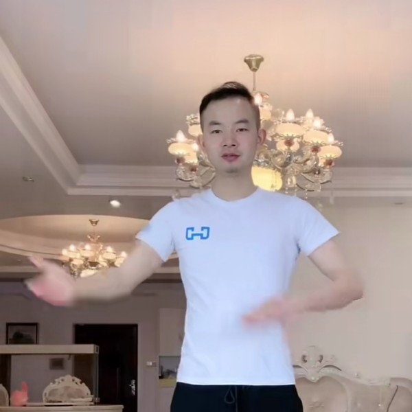 如意吃醋草莓的照片