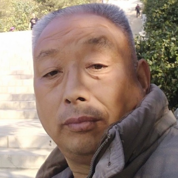 留胡子电灯胆的照片