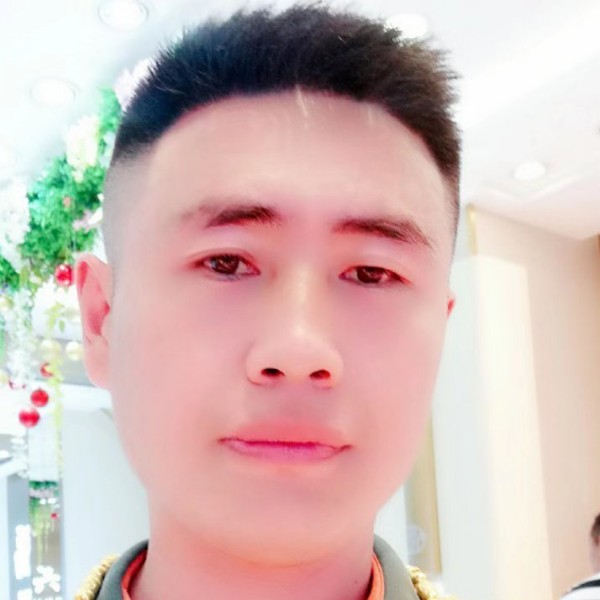 小伙闻外向的照片
