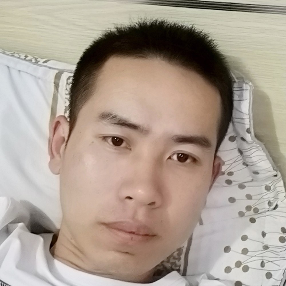 水壶回眸甜美的照片