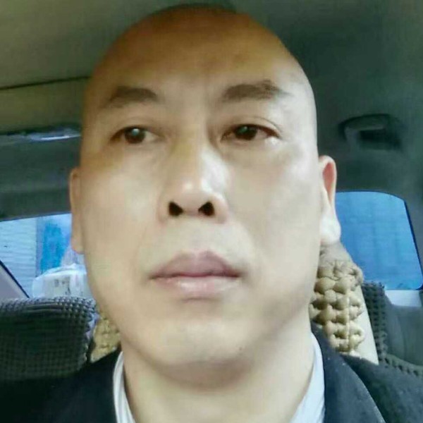 靓光头的照片