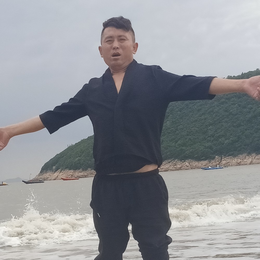 向浩然的照片