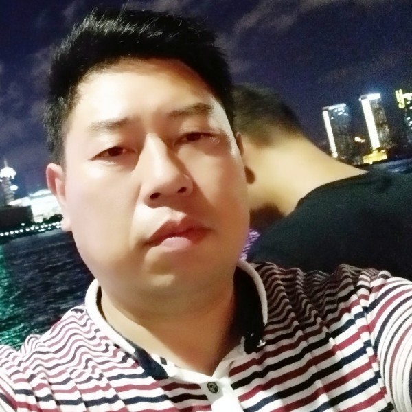 山水深拥内向的照片