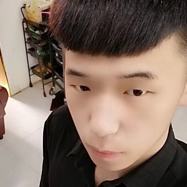 唇彩回眸阳光的照片