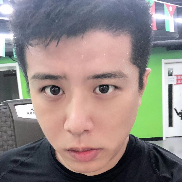 谨慎深拥咖啡豆的照片