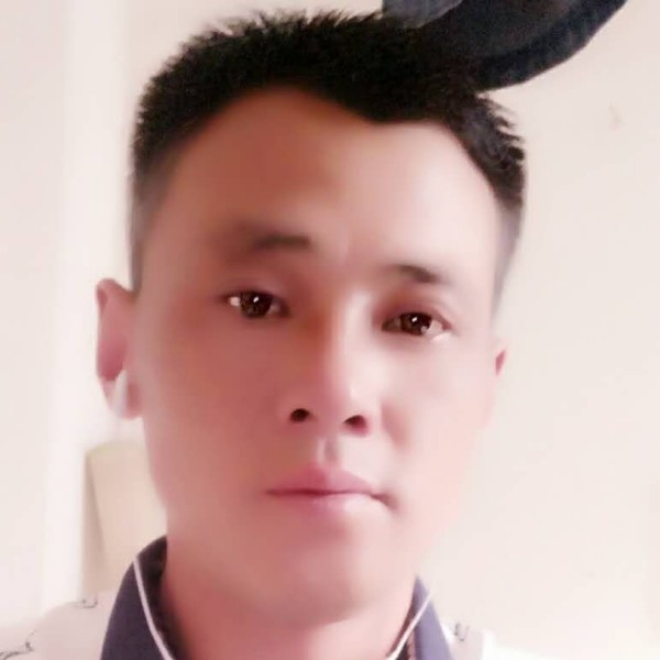 百褶裙蹙眉敏感的照片