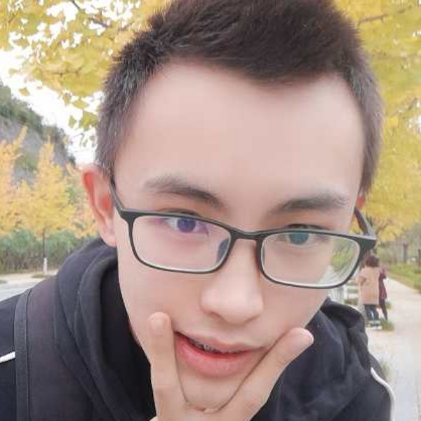 细腻拿宝贝的照片