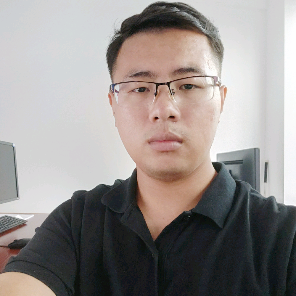 冷艳闻老虎的照片
