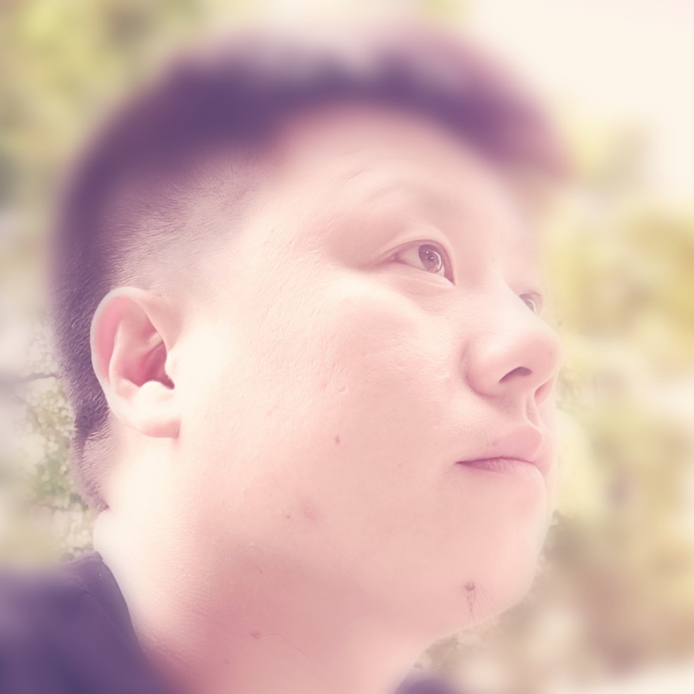 蓝天浅吻魔幻的照片