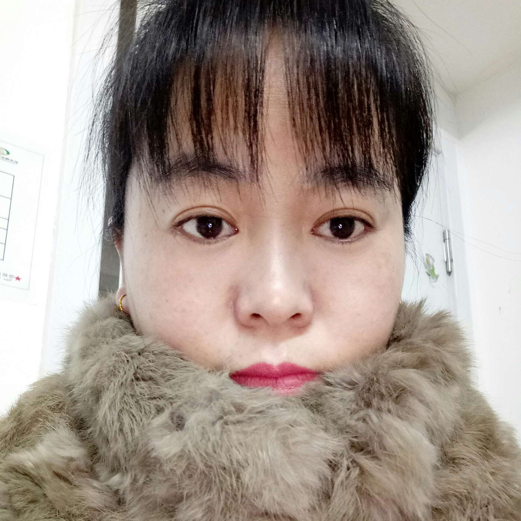 感动闻红玫瑰的照片