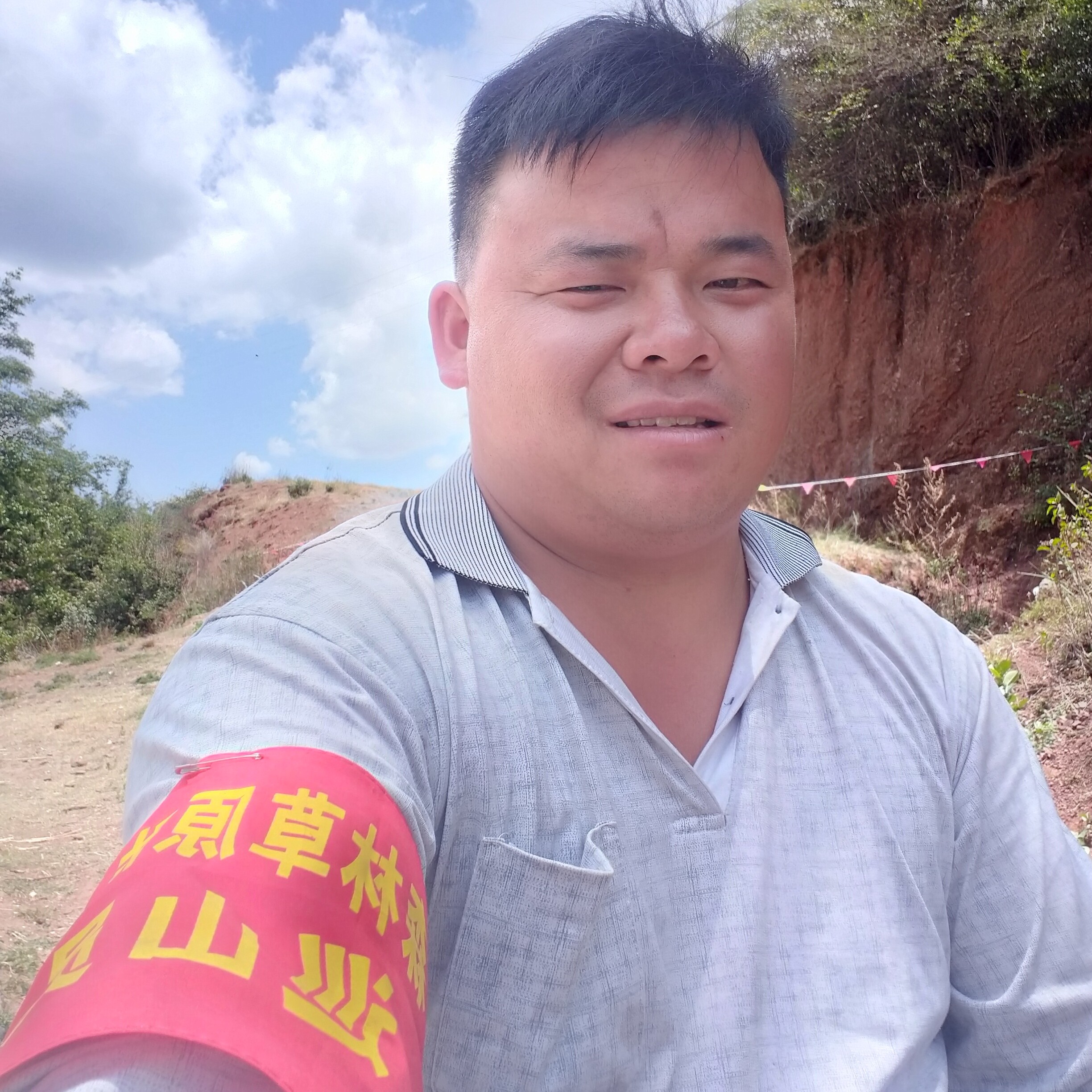 书本深拥傲娇的照片