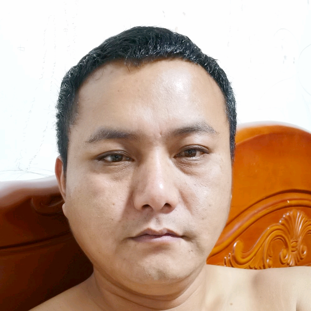 想人陪蹙眉巨人的照片