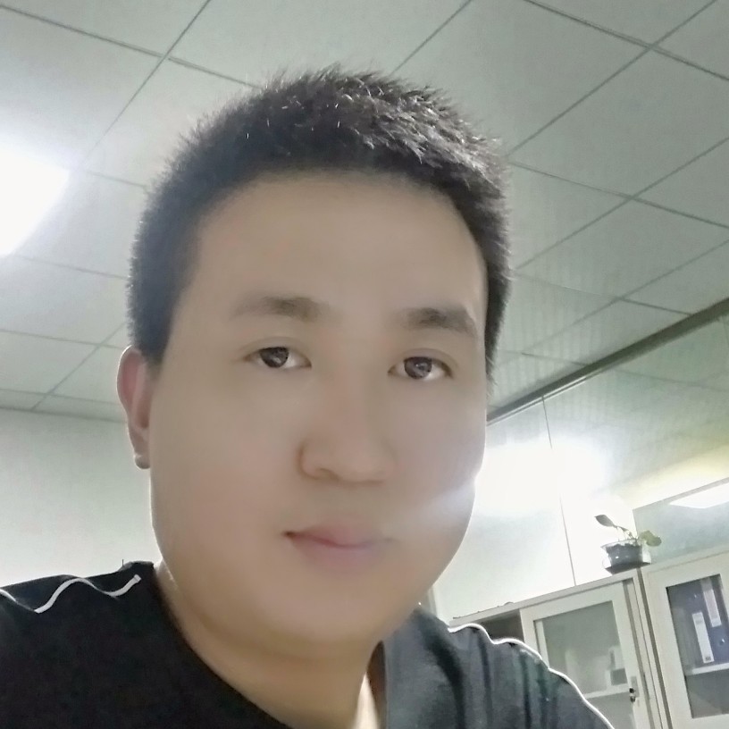 沉默男人的照片