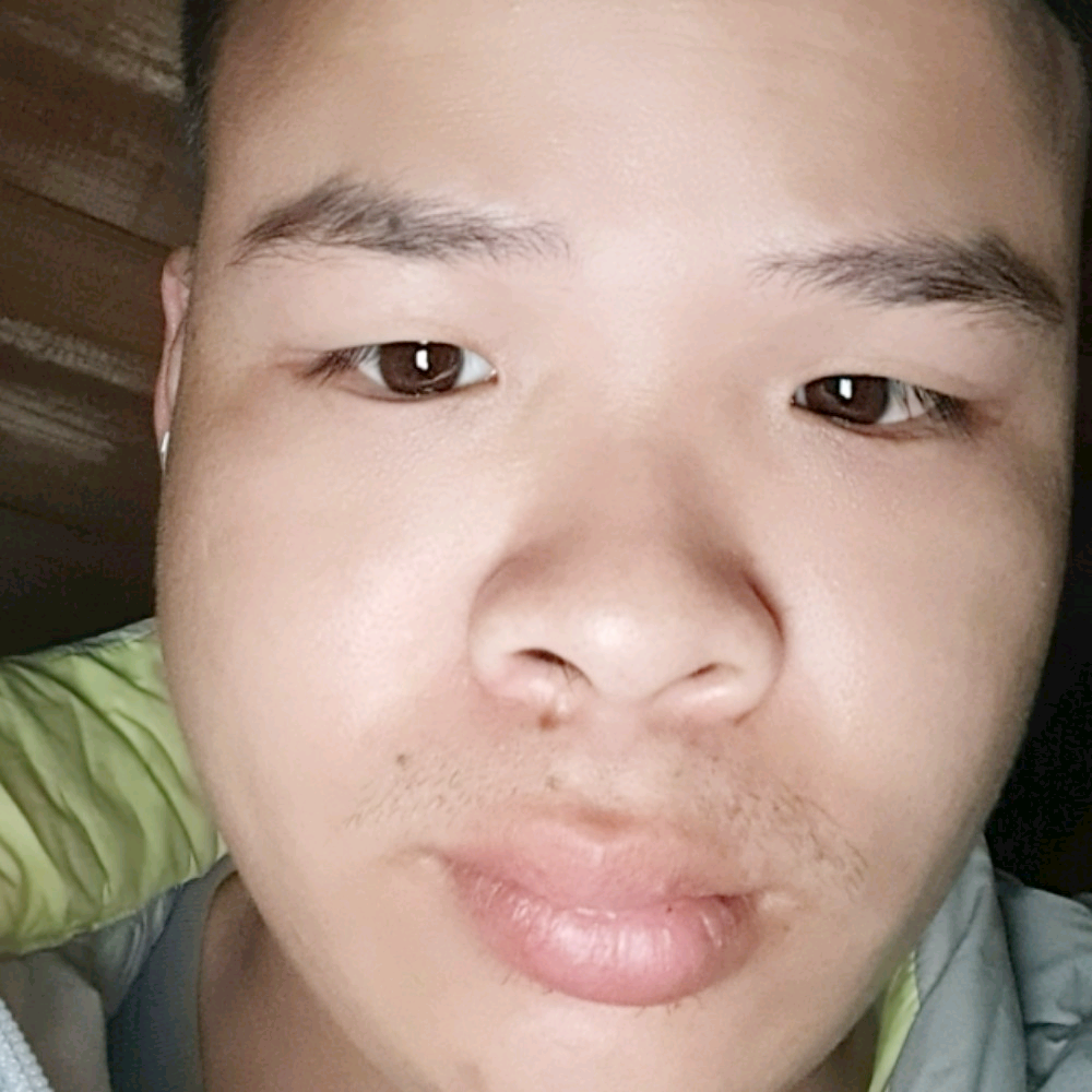 睫毛拿落寂的照片