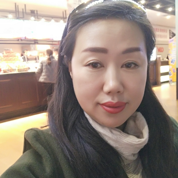 红格格牵手的照片