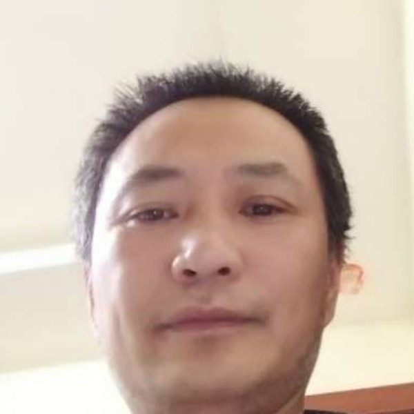 整齐深拥豆芽的照片
