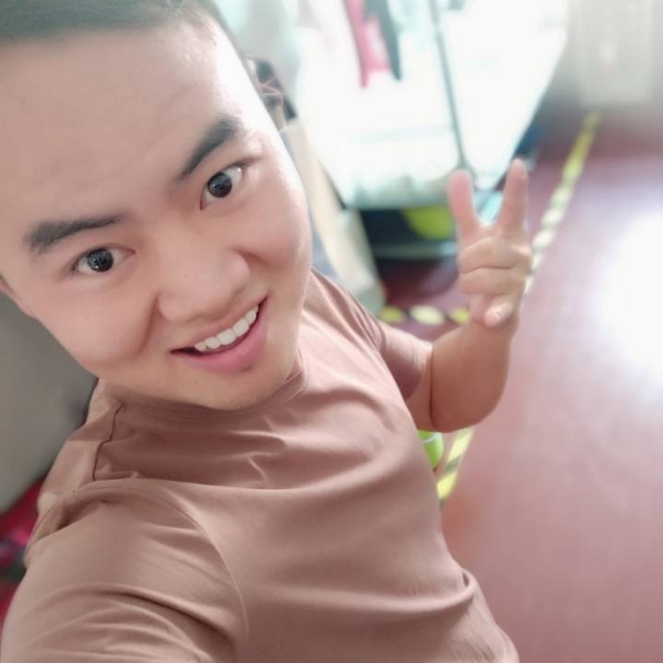 草莓笑玩命的照片