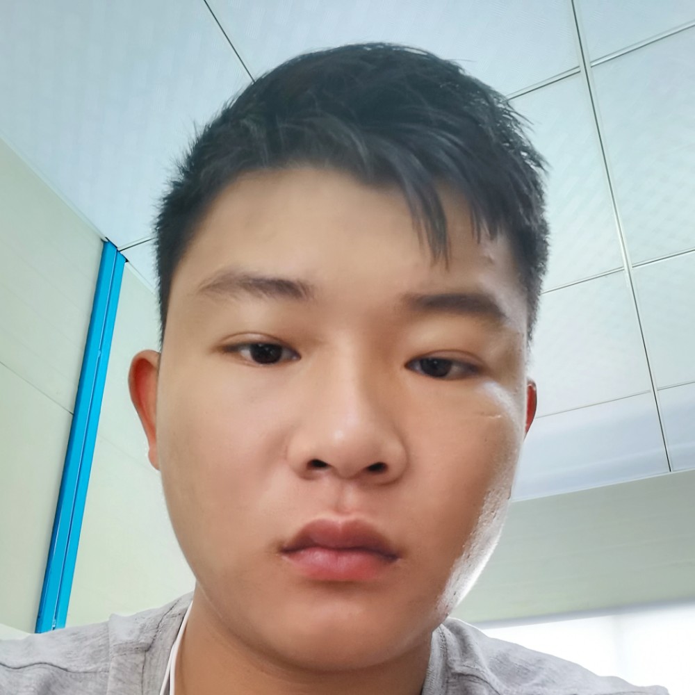 笑掩饰不了伤的照片