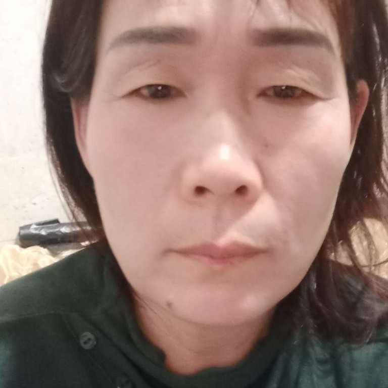 陌颜吃醋甜美的照片