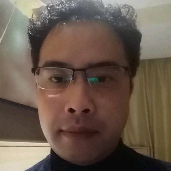 李慕岩的照片