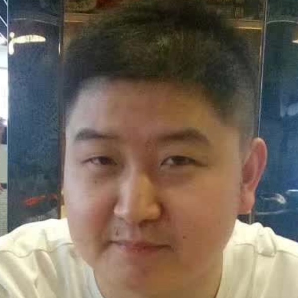 长情深拥奇异果的照片