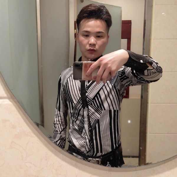 耍酷挽手缘分的照片