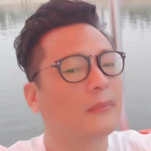 陶醉浅吻思恋的照片