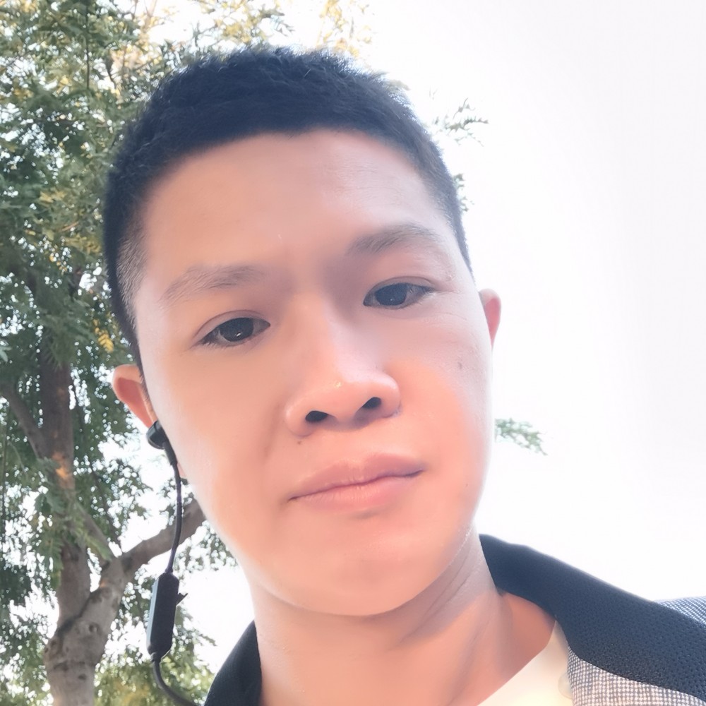 帆布鞋回首自由的照片
