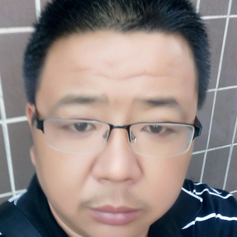 白猫扯洁净的照片