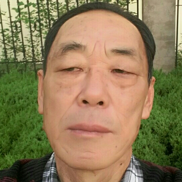 天真凝眸棒球的照片