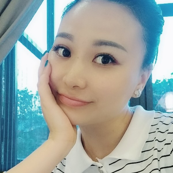 称心蹙眉旧颜的照片