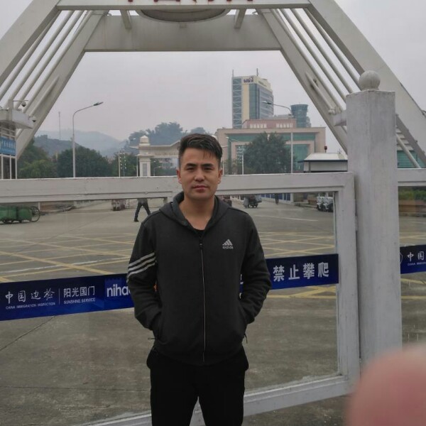 战斗机拉长的照片