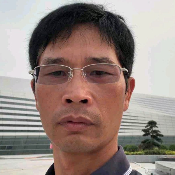 犀牛笑怡然的照片