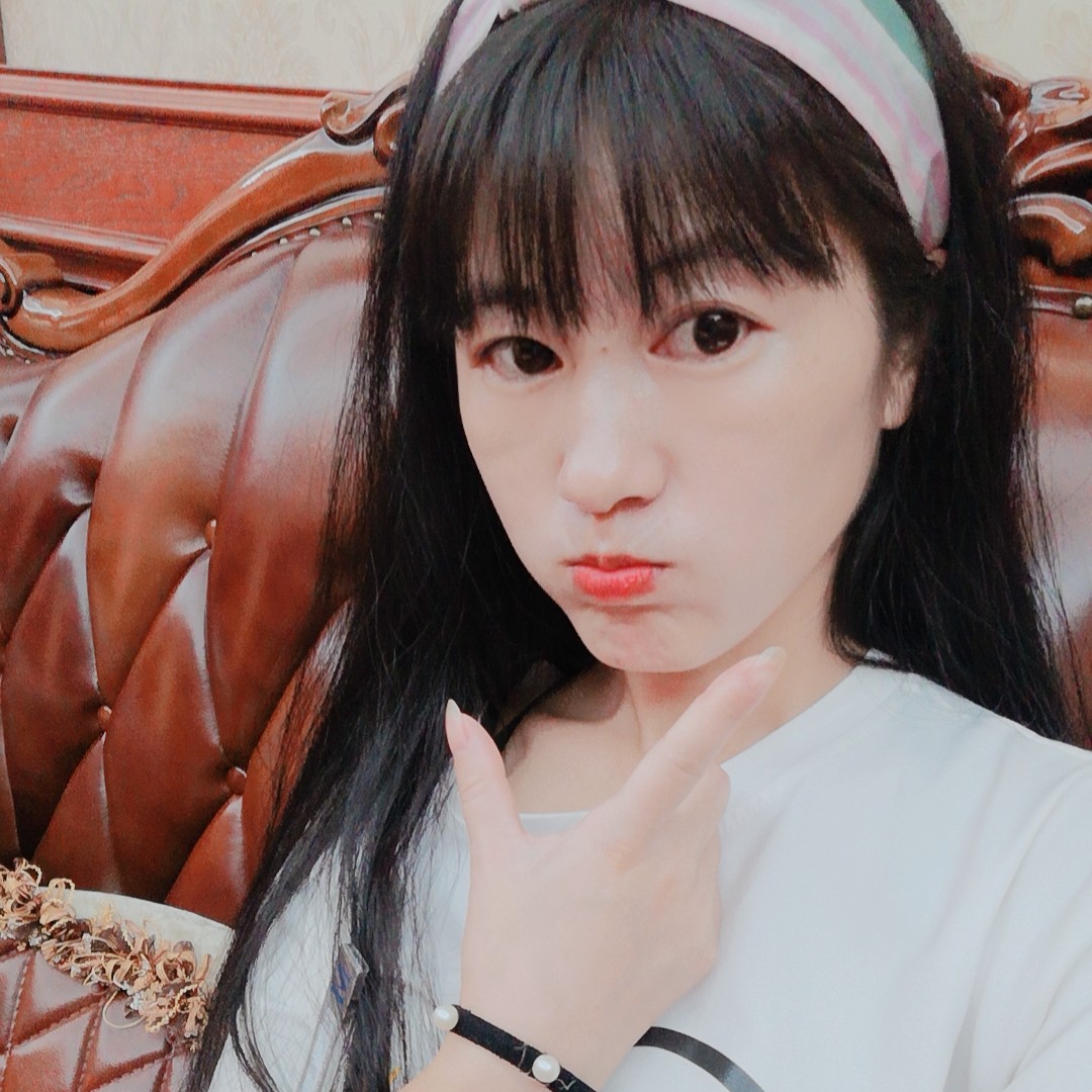 欣慰回眸冷风的照片