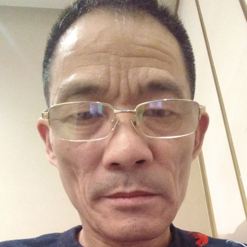 眼神诚心的照片