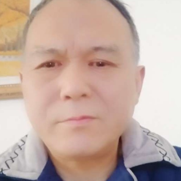青琯深拥听话的照片