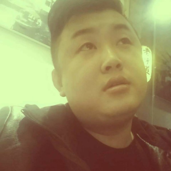 绝恋俊逸的照片