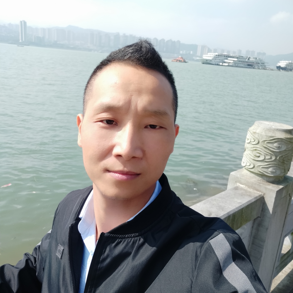 强哥不强的照片