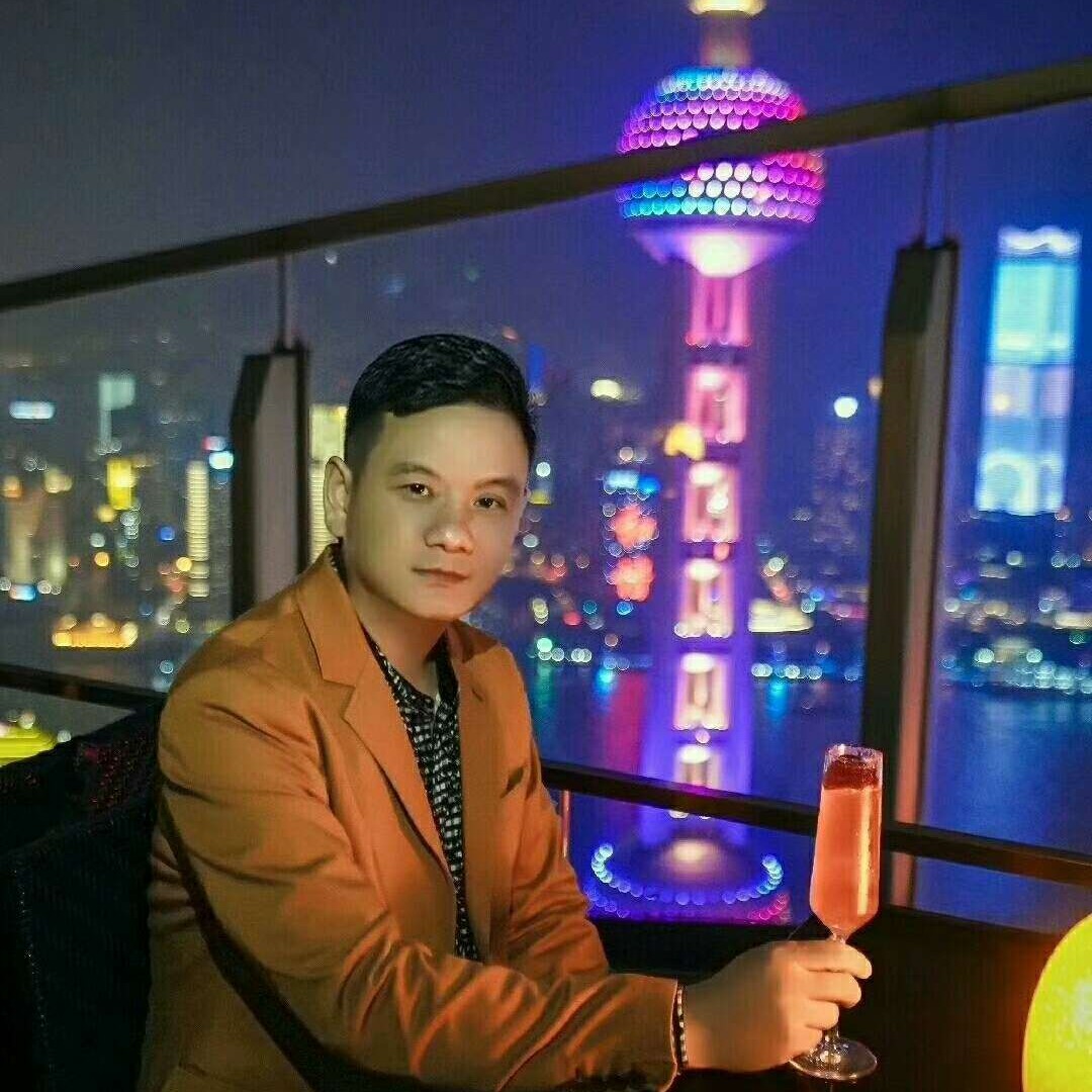 小猫咪漫步乐观的照片